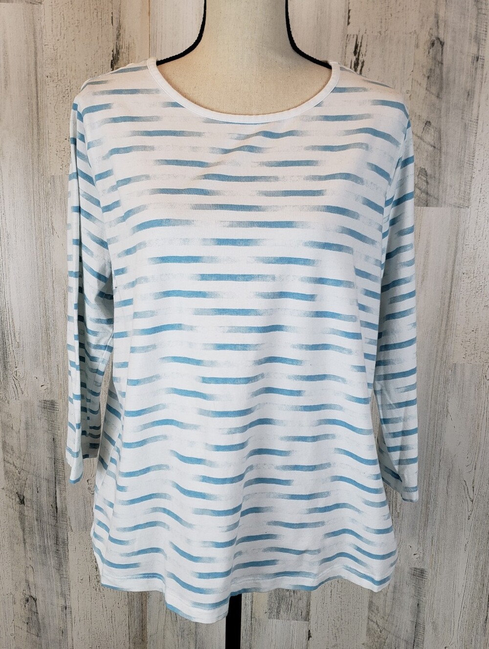 Appleseed's White and Light Blue Striped Tee Size XL